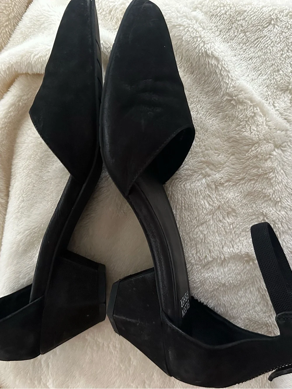 Eileen Fisher elegant pointed